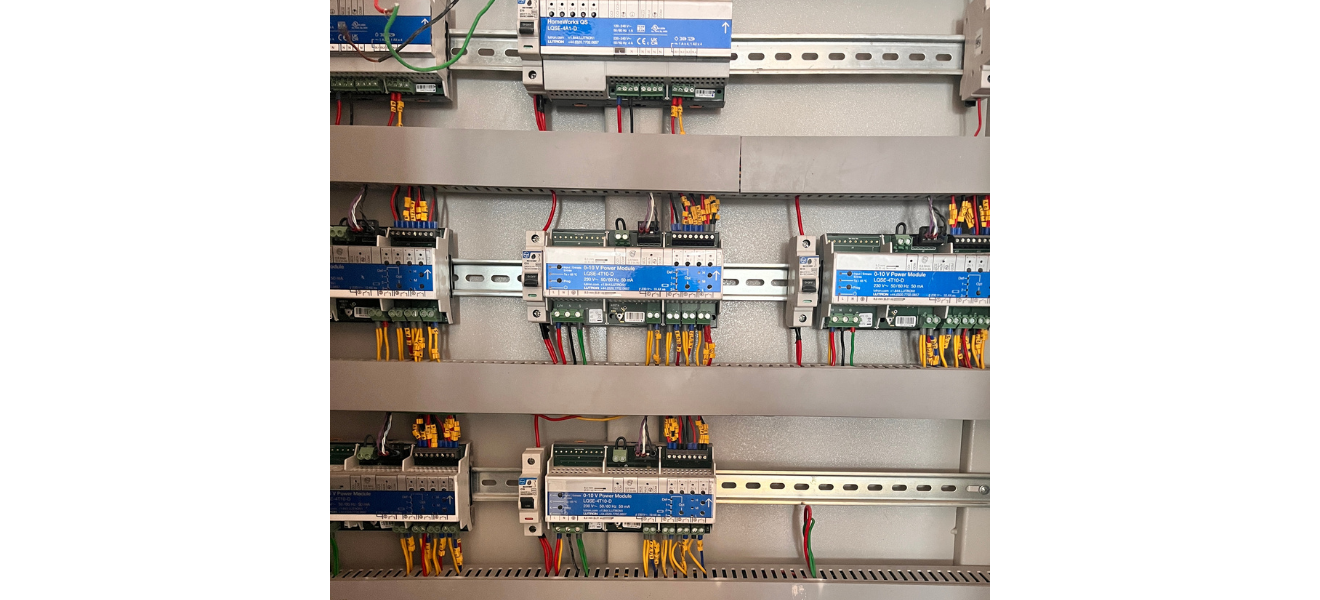 Lighting Automation in Big Homes: Inside a Smart Lighting Panel